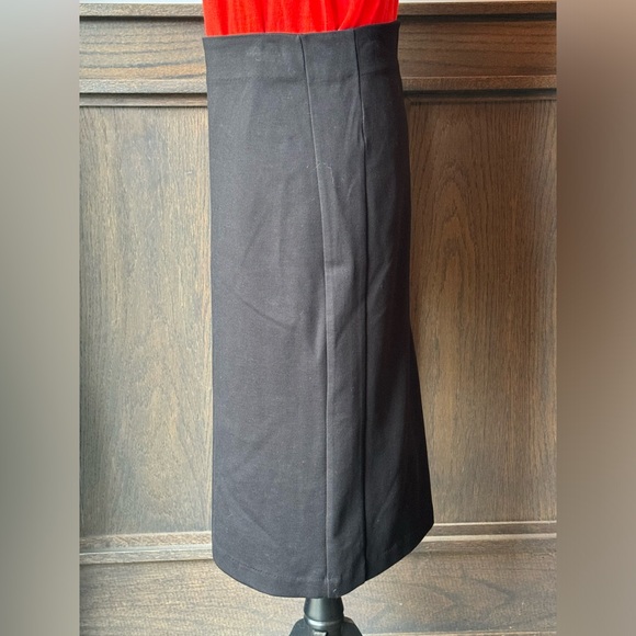 Tahari black stretchy pencil skirt size medium. NWT - Picture 3 of 7